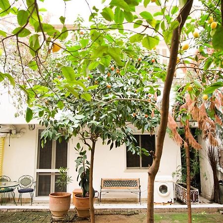 Quiet And Central Flat With Private Backyard Garden Athena Bagian luar foto