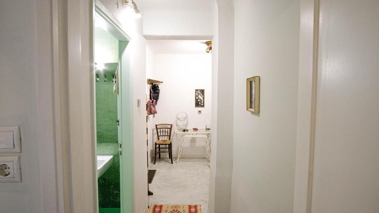 Quiet And Central Flat With Private Backyard Garden Athena Bagian luar foto